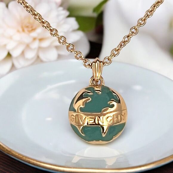 Vintage Givenchy Necklace Gold Tone Globe Logo Pendant Green Enamel Rare 7U - Picture 1 of 6